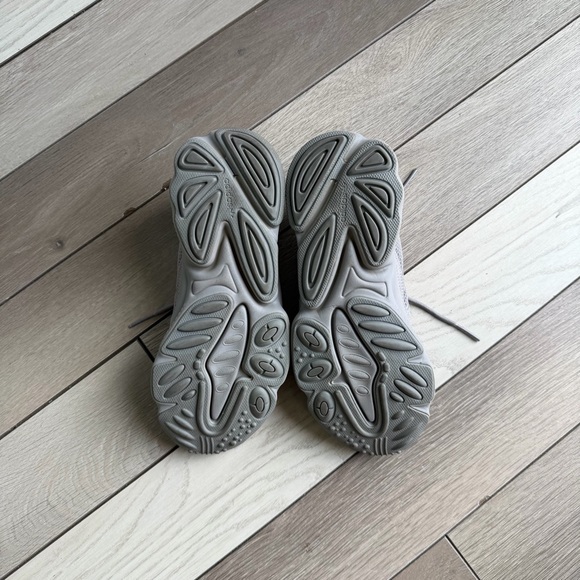Adidas Originals Ozweego 'Charcoal Grey' Sneakers - Picture 5 of 7
